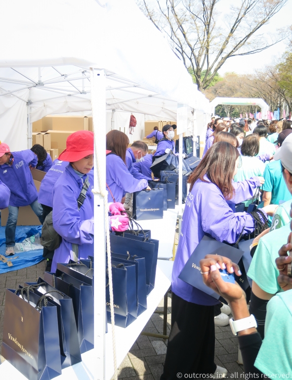 Huge crowds of runners at the finishing point of Shibuya-OmoteSando Womens Run 2026 in the Yoyogi-Park